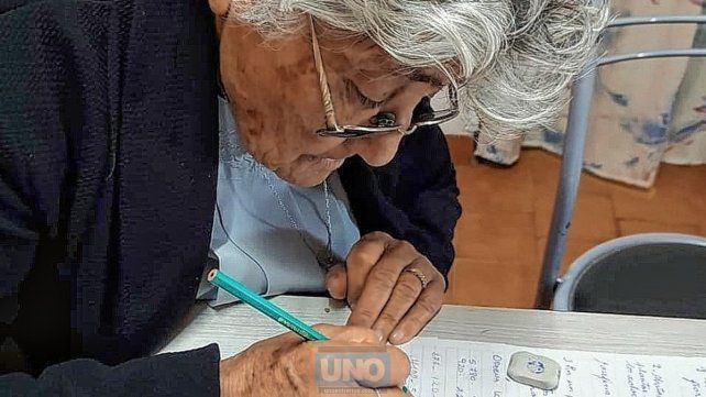 Hilda se recibió a los 89 años en la escuela Primaria.