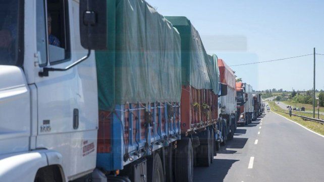 Hasta hoy, los camiones bitrenes sólo podían circular por algunas rutas. Hasta hoy, los camiones bitrenes sólo podían circular por algunas rutas.