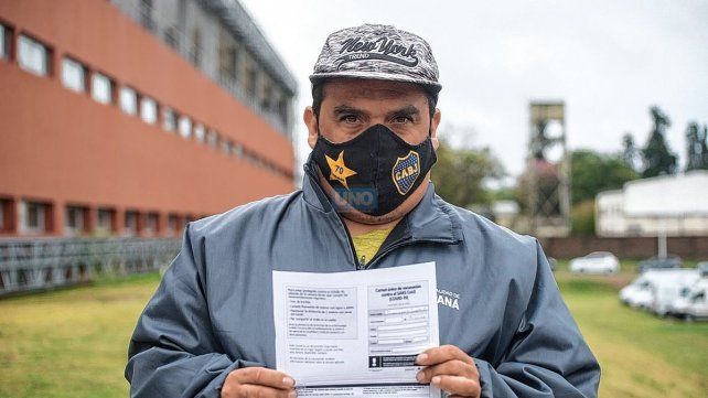 El pase sanitario, que prevé el esquema completo de vacunación, es objeto de cuestionamientos.