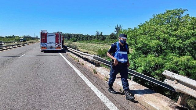 El accidente de tránsito ocurrió en la Autovía Artigas, en la zona de Ubajay, Departamento Colón.
