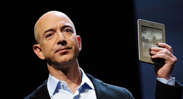 El fundador de Amazon, Jeff Bezos, es el hombre más rico del mundo. El fundador de Amazon, Jeff Bezos, es el hombre más rico del mundo.