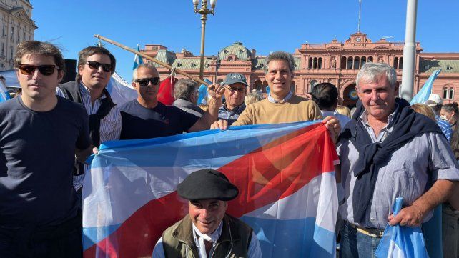 El ex funcionario de Mauricio Macri, el paranaense Juan Diego Etchevehere, en plaza de Mayo