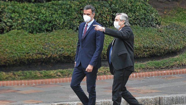 Alberto Fernández recibió a Pedro Sánchez en la Casa Rosada. Más tarde pidió disculpas por sus dichos.