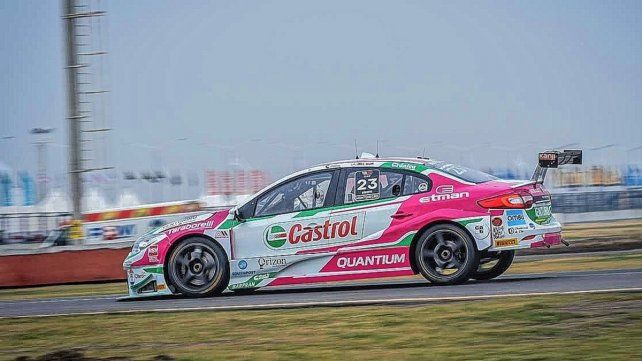 Ignacio Montenegro adelante en el TC 2000. Ignacio Montenegro adelante en el TC 2000.