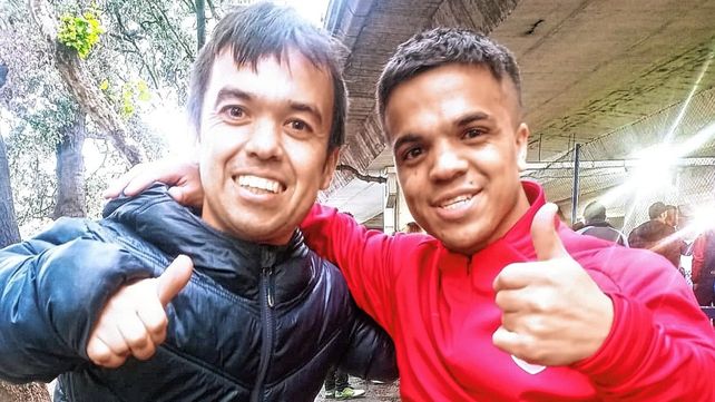 Emanuel Ledesma, de Patronato Integrado y Axel Grasso, del área de Independiente