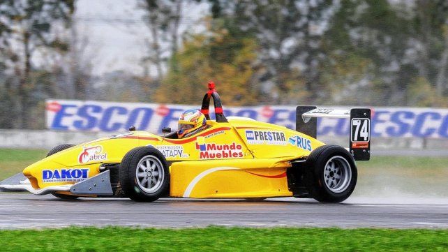 Mateo Guzmán de Paraná. Debido a las restricciones, la Fórmula Metropolitana con 8 pilotos de la provincia corre en La Plata. También está el TC Mouras.