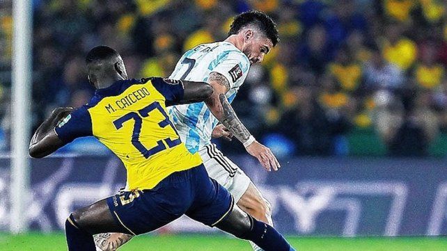 Argentina derrota a Ecuador 1 a 0 y sigue en pie el invicto. El gol lo hizo Julián Álvarez.