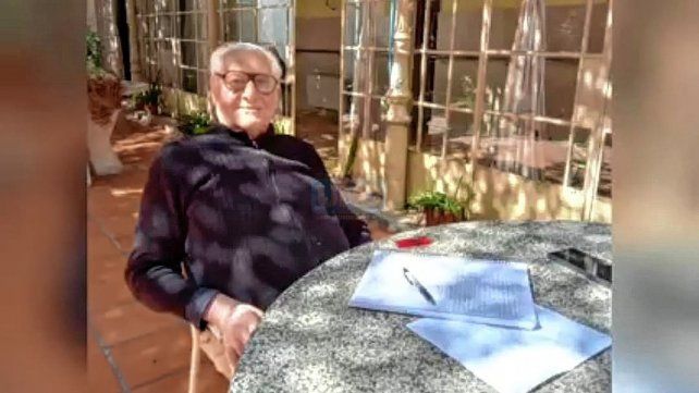 Vivencias. A poco de cumplir sus flamantes 90 años, el padre Mattiassi fue agasajado con una misa de acción de gracias entre sus compañeros de residencia.