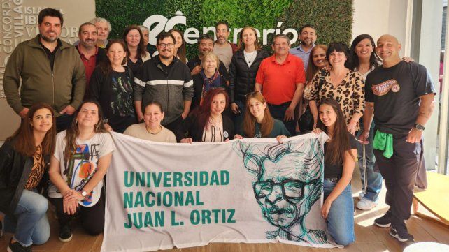 Comitiva de Humanidades espera el tratamiento de la creación de la Universidad Nacional Juan L. Ortiz. Comitiva de Humanidades espera el tratamiento de la creación de la Universidad Nacional Juan L. Ortiz.