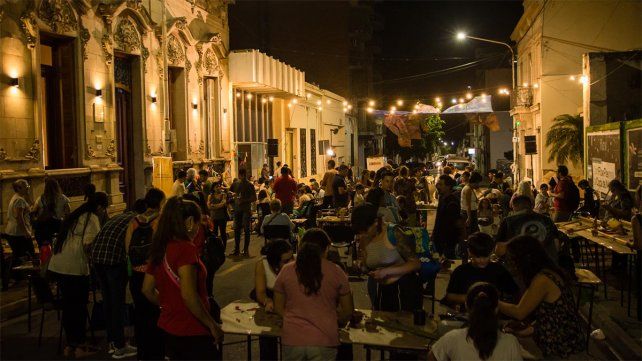 La Noche de los Museos Entrerrianos es un proyecto que busca poner en valor el patrimonio cultural, histórico, artístico y científico La Noche de los Museos Entrerrianos es un proyecto que busca poner en valor el patrimonio cultural, histórico, artístico y científico