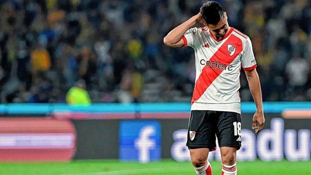Pity Martínez se rompió los cruzados de la rodilla izquierda. Pity Martínez se rompió los cruzados de la rodilla izquierda.