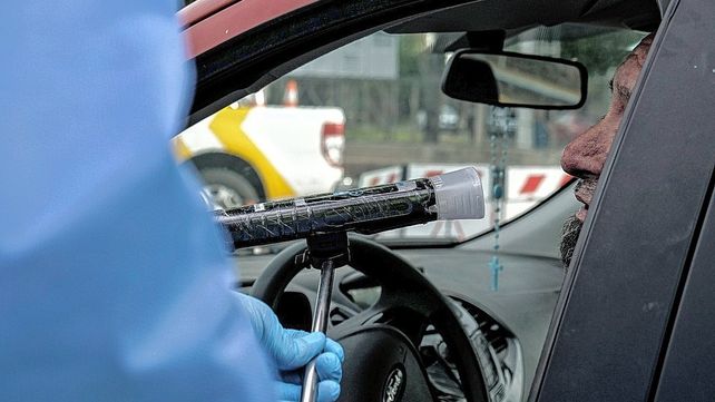 No tomar alcohol en caso de conducir un vehículo, recomendación fundamental para las fiestas y durante todo el año.