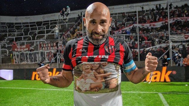 Carlos Quintana con la camiseta de Patronato. Carlos Quintana con la camiseta de Patronato.