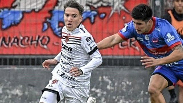 Valentín Pereyra ingresaría en el 11 inicial de Patronato Valentín Pereyra ingresaría en el 11 inicial de Patronato