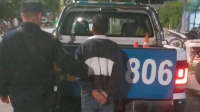 Paraná: a punta de cuchillo, le robaron el celular a una joven Paraná: a punta de cuchillo, le robaron el celular a una joven