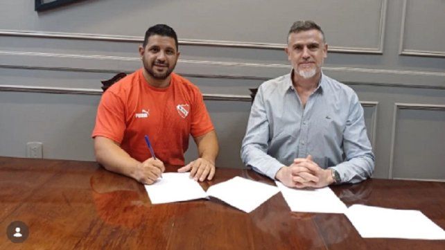 Sebastián Nader, coordinador general de Formación Independiente, junto a Cristian Urrelli, Tesorero del Rojo de Avellaneda. Sebastián Nader, coordinador general de Formación Independiente, junto a Cristian Urrelli, Tesorero del Rojo de Avellaneda.