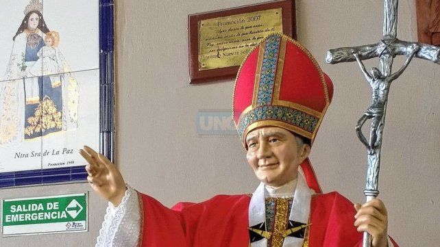 Imagen. Una pieza religiosa del Papa Juan Pablo II fue donado al instituto educativo de La Paz.