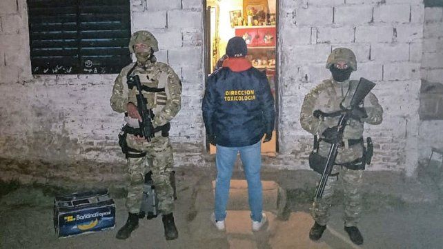 El operativo fue en barrio Belgrano de Paraná. La Policía indicó que también estarían involucrados sus padres, de más de 80 años