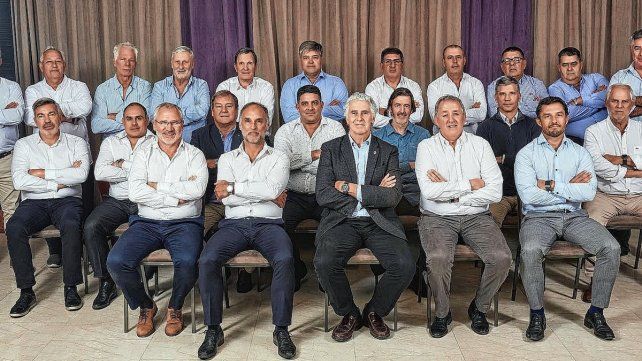 Jaime Barba de la UER (primero a la izquierda) seguirá en el Consejo Directivo de la UAR.