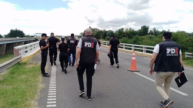 Policías peritaron la zona del accidente. Policías peritaron la zona del accidente.