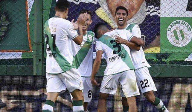 Banfield venció a River que complica su etapa final en la Copa