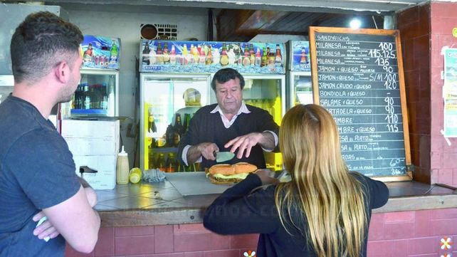 Clásico. Geniol es un tipo sencillo, culto, fanático de la política, la música, el río Gualeguay y el fútbol. Clásico. Geniol es un tipo sencillo, culto, fanático de la política, la música, el río Gualeguay y el fútbol.