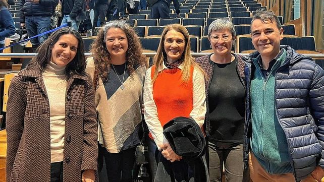 Investigadores. Melisa Paolino, Carina Argüelles, Andrea Llera, Emma Alfaro y Elmer Fernández, parte del grupo que integra la REDICAM.