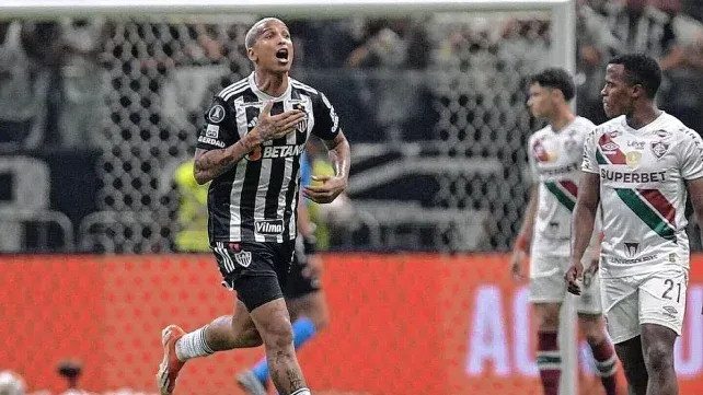Atlético Mineiro pasó de fase gracias al doblete de Deyverson. Atlético Mineiro pasó de fase gracias al doblete de Deyverson.