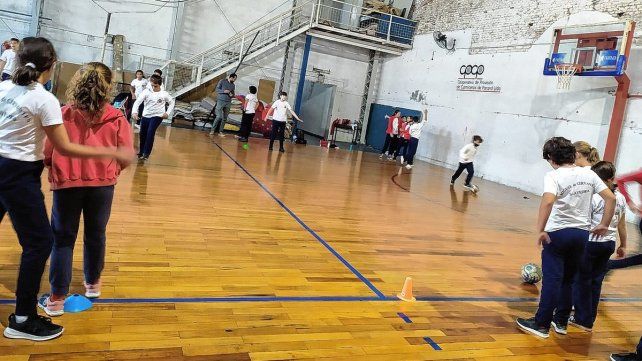 Los alumnos de sexto grado tuvieron su clase de futsal