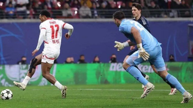 Dibu Martínez falló en el calculo. Dibu Martínez falló en el calculo.