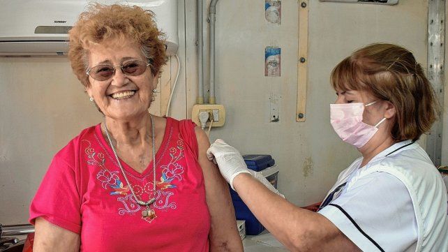 La vacuna antigripal contribuye a prevenir graves complicaciones en grupos de riesgo.
