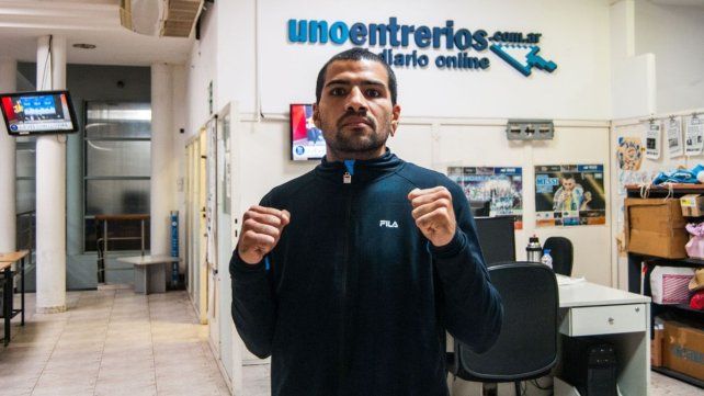 Ayrton Segovia está ante la pelea más importante de su carrera y no quiere desaprovecharla. La velada podrá verse por Combate Space. Ayrton Segovia está ante la pelea más importante de su carrera y no quiere desaprovecharla. La velada podrá verse por Combate Space.