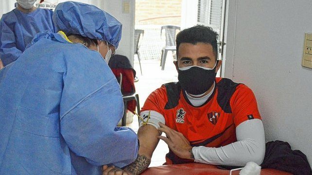 Sergio Ojeda es uno de los futbolistas de Patronato que está en condiciones de donar plasma