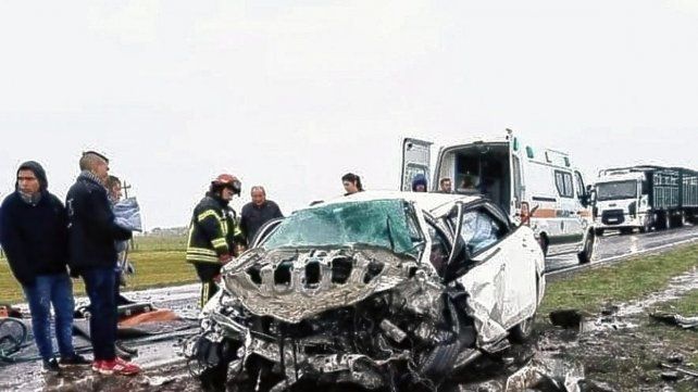 El piloto y el otro conductor fallecieron en el acto. El piloto y el otro conductor fallecieron en el acto.