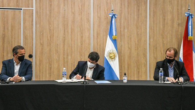 Arroyo junto a Bahl y Bordet, en Paraná. Destacó la importancia de la tarjeta Alimentar.