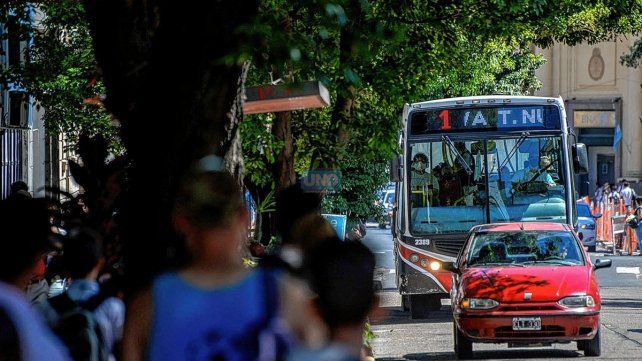 Pasadas las 15 volvieron a circular los colectivos urbanos.