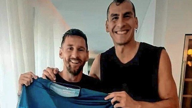 El especial regalo de Nahuel Guzmán para Lionel Messi El especial regalo de Nahuel Guzmán para Lionel Messi