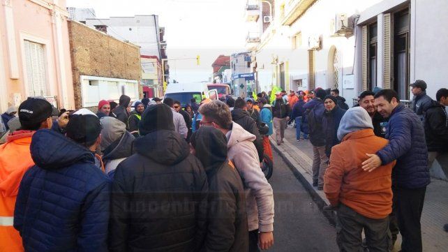 Los trabajadores se habían concentrado esta mañana en la sede de la Uocra, en Paraná.