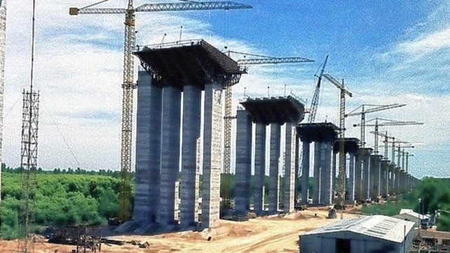 El momento de la construcción del puente Zárate Brazo Largo. El momento de la construcción del puente Zárate Brazo Largo.
