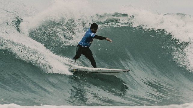 Surf nacional: Juan Cruz Ruggiero en acción. Surf nacional: Juan Cruz Ruggiero en acción.