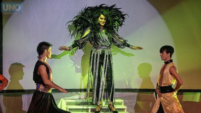 En acción, Pablo Millán se destaca por sus vestuarios de lujo y una producción impecable