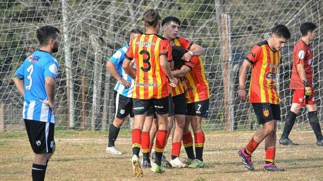 Atlético Neuquén derrotó 1 a 0 a Argentino Juniors con gol de Agustín Insaurralde. Atlético Neuquén derrotó 1 a 0 a Argentino Juniors con gol de Agustín Insaurralde.