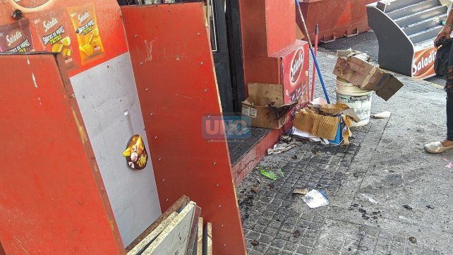 El incendio ocurrió a la medianoche en la esquina de Libertad y España, de Paraná. Hace más de 15 años que el quiosco funciona en el lugar