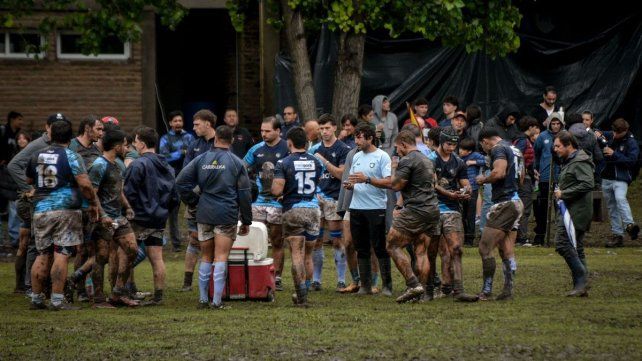 Francisco Nin dialogando con sus jugadores. Francisco Nin dialogando con sus jugadores.