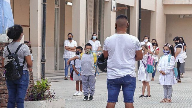 Más sectores se suman al reclamo de la vuelta a la presencialidad.