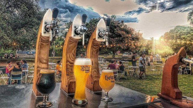 La cerveza artesanal es la bebida favorita de muchos.