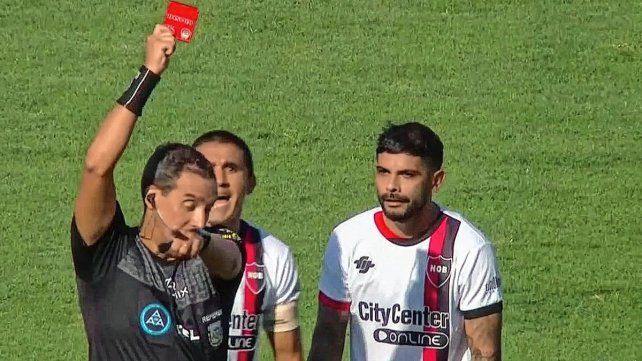 Éver Banega se disculpó con Rapallini y el arbitraje general. Éver Banega se disculpó con Rapallini y el arbitraje general.