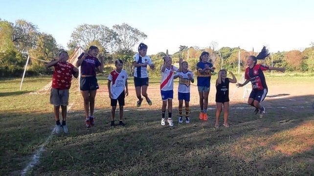 Niños y niñas del barrio Los Berros de Paraná en una de las actividades del año (Foto: Facebook Merendero Lucerito)