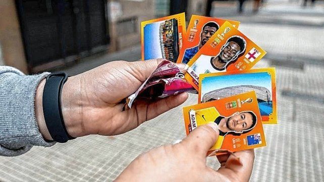 Especialistas analizan el fenómeno del álbum de figuritas Qatar 2022 que atraviesa lo comercial, el consumo ritual y tiene repercusiones sociológicas