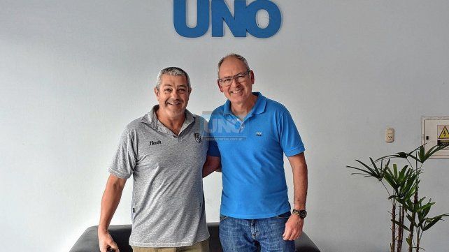 Germán Perrén, Director Deportivo de Estudiantes, y Marcelo Graff, mánager de la M15 del CAE. Germán Perrén, Director Deportivo de Estudiantes, y Marcelo Graff, mánager de la M15 del CAE.